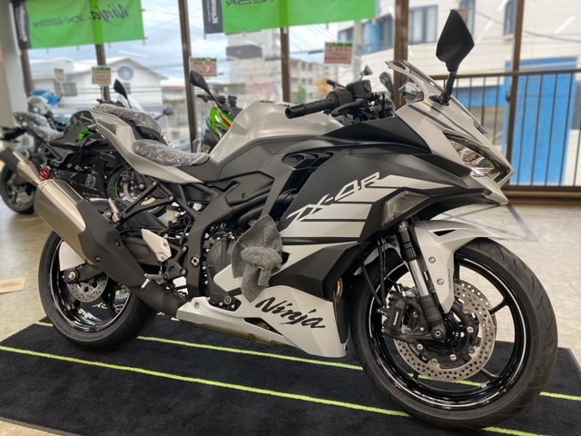 ZX-4RR/ZX-4R SE入荷!!