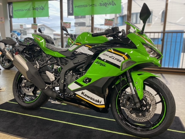 ZX-4RR/ZX-4R SE入荷！！