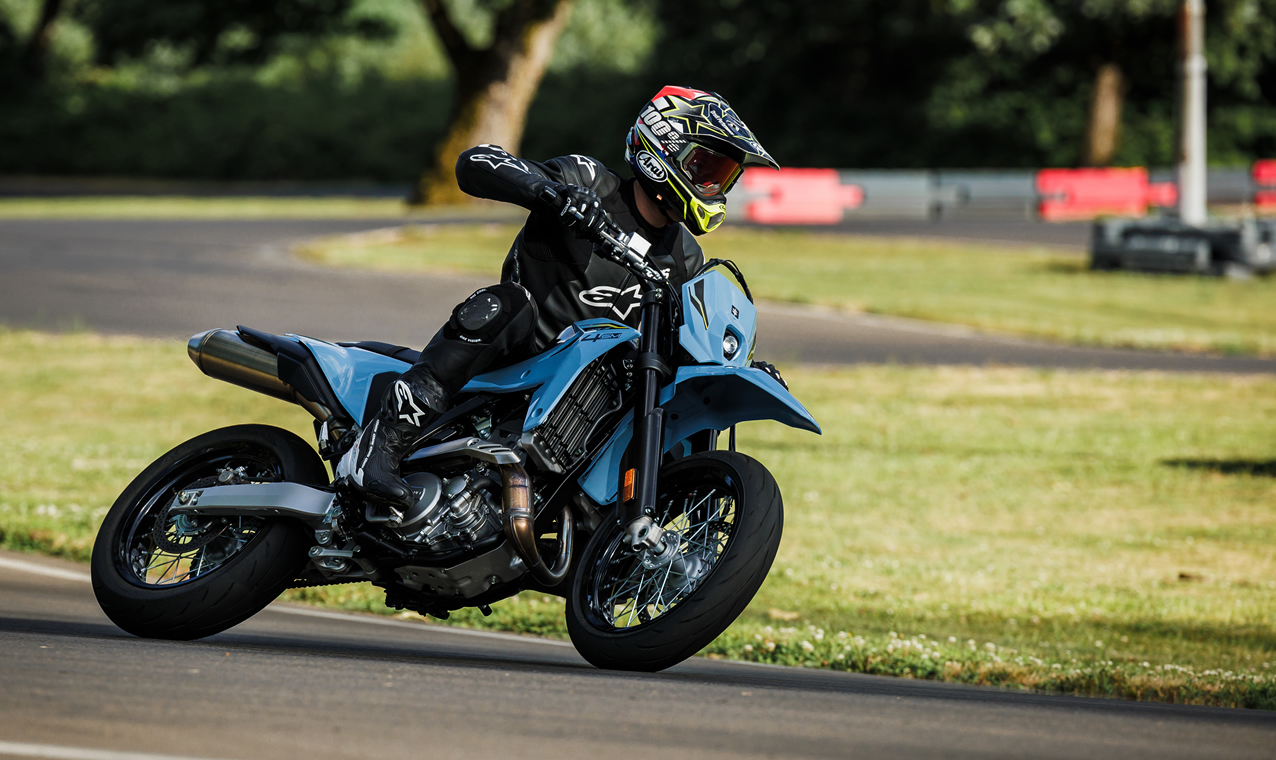 DR-Z4S/4SM海外リリース！！